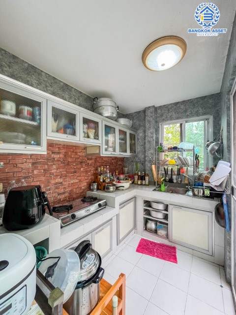 *****บ้านเดี่ยวมือสองย่านนนทบุรี ม.ชลลดา วัดลาดปลาดุก คุณภาพระดับ L&H เนื้อที่มากถึง 52.5 ตร.ว. ฟังก์ชัน 3 ห้องนอน 2 ห้องน้ำ 2 ที่จอดรถ แถมฟรี! 3 เครื่องปรับอากาศ และ 2 เครื่องทำน้ำอุ่น บนทำเลแห่งการเดินทาง ใกล้รถไฟฟ้าสายสีม่วง "สถานีคลองบางไผ่" และทางด่วน "กาญจนาภิเษก"